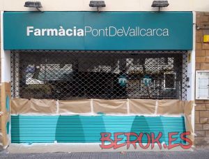 Graffiti Farmacia Pont De Vallcarca 300x100000